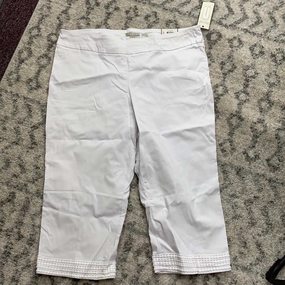 NWT White Capri Pants Size XL